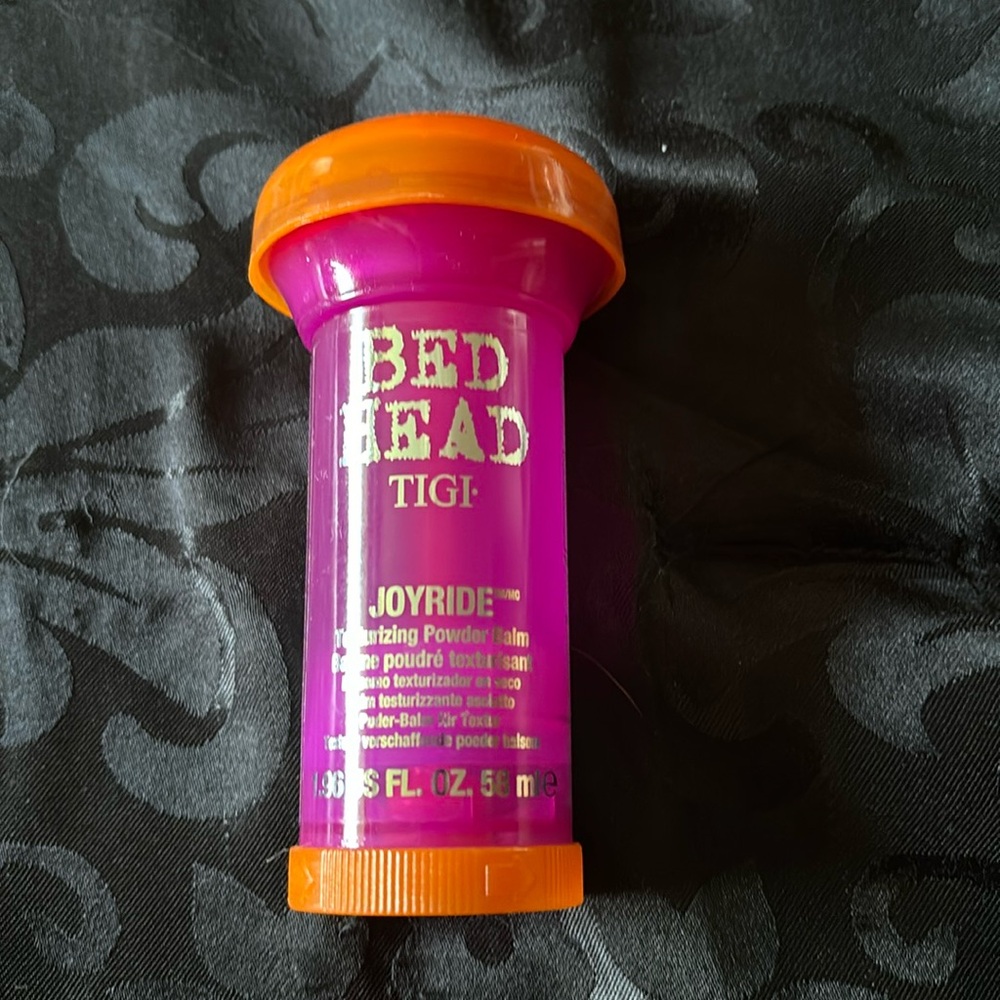 Texturing powder balm